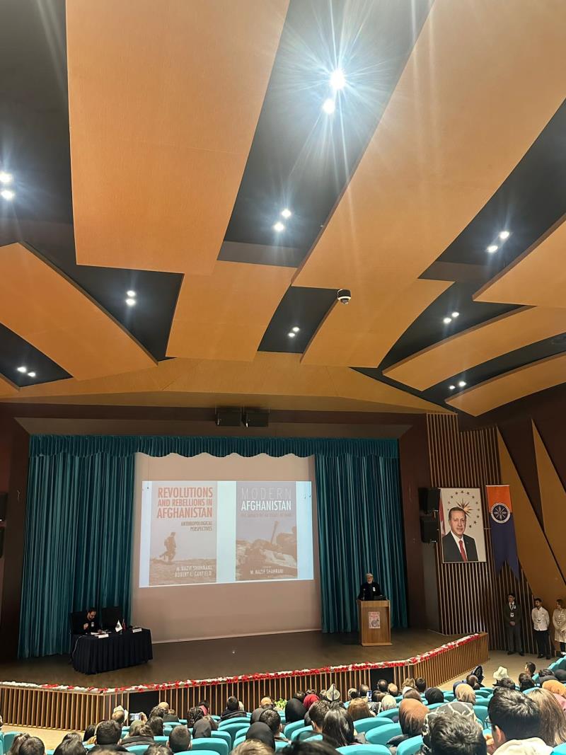 Akademisyenimiz Afganistan Konulu Konferansta Tercümanlık Yaptı