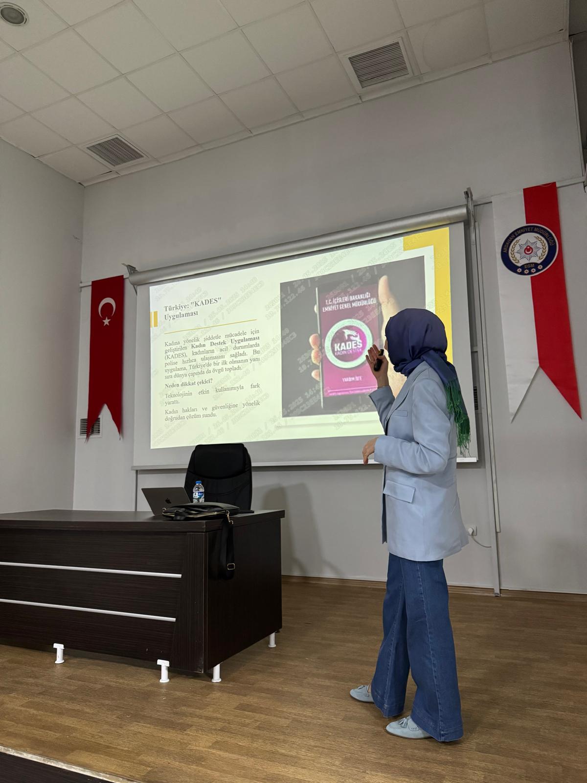 Ardahan’da Trafik Polislerine İletişim Eğitimi Verildi